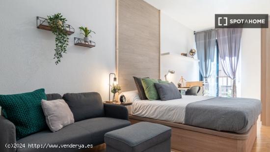 ¡Habitaciones en alquiler en un piso de 7 habitaciones en Madrid! - MADRID