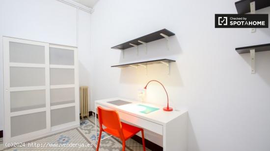 Habitación relajada en apartamento de 10 habitaciones en Ciutat Vella. - VALENCIA