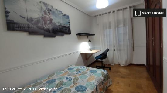 Alquiler de habitaciones en apartamento de 5 habitaciones en Casco Histórico - MADRID