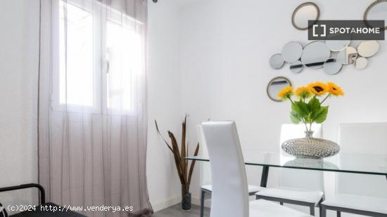 Apartamento de 2 dormitorios con terraza en Madrid en alquiler - MADRID