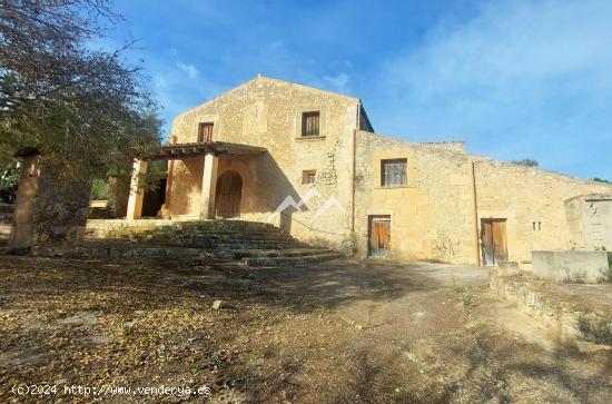 Emblemática finca rústica del Siglo XVIII con 37.673 m2 en Sant Joan - BALEARES