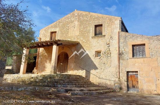 Emblemática finca rústica del Siglo XVIII con 37.673 m2 en Sant Joan - BALEARES