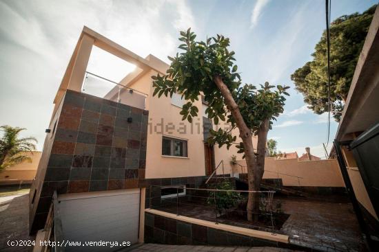  ESTUPENDO CHALET ADOSADO DE LUJO ZONA CIUDAD JARDÍN - ALICANTE 