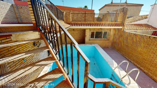  MAGNIFICA VIVIENDA CON PISCINA,, SITUADA EN LA BARRIADA DE LA ELECTROMECANICA!!! - CORDOBA 