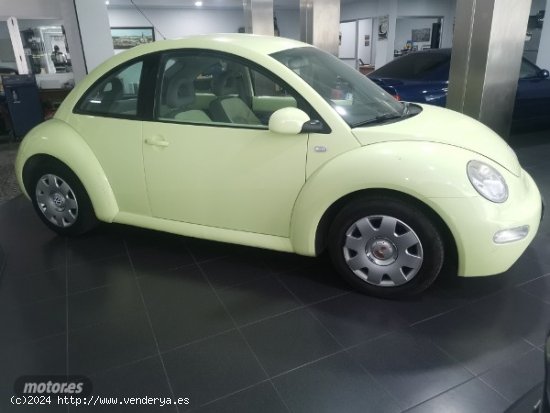 Volkswagen New Beetle 1.6 de 2002 con 71.300 Km por 6.500 EUR. en Alicante