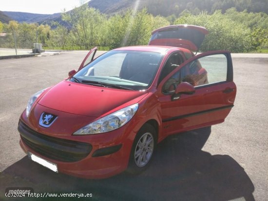 Peugeot 207 Urban acabado sport de 2008 con 130.000 Km por 5.900 EUR. en Leon