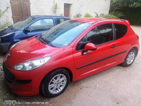 Peugeot 207 Urban acabado sport de 2008 con 130.000 Km por 5.900 EUR. en Leon