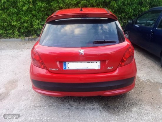 Peugeot 207 Urban acabado sport de 2008 con 130.000 Km por 5.900 EUR. en Leon