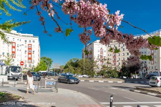  Plaza de garaje para coche grande - MADRID 