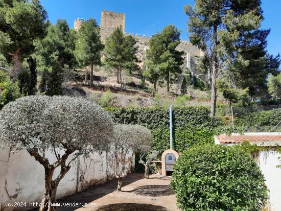 Espectacular casa con vistas al castillo en Almansa - ALBACETE