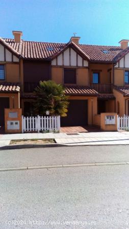 CHALET DE LUJO EN CAMPO DE GOLF - LEON