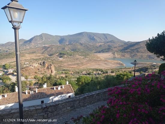 SE VENDE SOLAR EN ZAHARA DE LA SIERRA - CADIZ