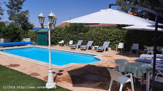 GRAN  CHALET CON PISCINA EN VILLALBILLA, MADRID - MADRID