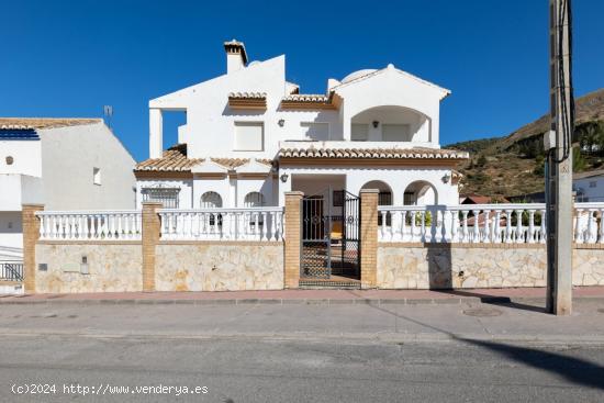 EN ALFACAR: UNA GRAN CASA PARA UNA GRAN FAMILIA - GRANADA