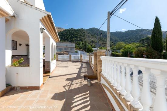 EN ALFACAR: UNA GRAN CASA PARA UNA GRAN FAMILIA - GRANADA