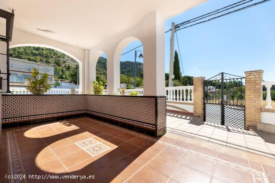 EN ALFACAR: UNA GRAN CASA PARA UNA GRAN FAMILIA - GRANADA