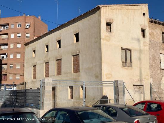 ALQUERIA HISTORICA EN EL CENTRO DE LA CIUDAD,  PARA REALIZAR UNA HERMOSA CASA O 6 APARTAMENTOS - VAL