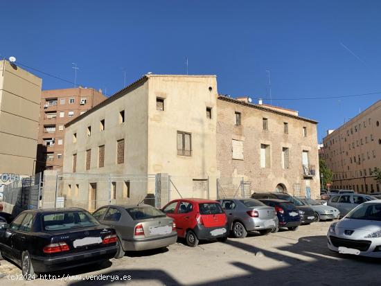 ALQUERIA HISTORICA EN EL CENTRO DE LA CIUDAD,  PARA REALIZAR UNA HERMOSA CASA O 6 APARTAMENTOS - VAL