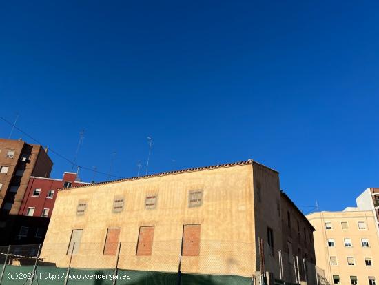 ALQUERIA HISTORICA EN EL CENTRO DE LA CIUDAD,  PARA REALIZAR UNA HERMOSA CASA O 6 APARTAMENTOS - VAL