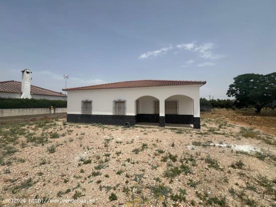  Casa con terreno en El Rinconcillo, La Carlota - CORDOBA 