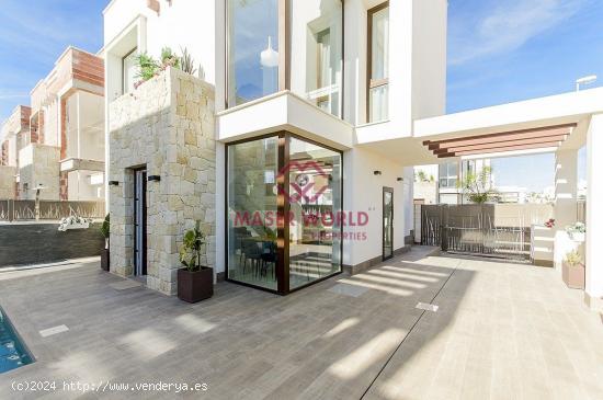 VILLA DE OBRA NUEVA EN PLAYA HONDA - MURCIA