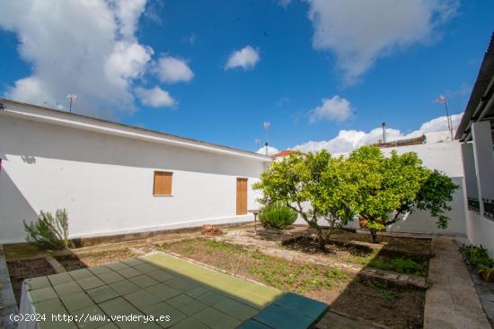  GRAN CASA CON GARAJE Y AZOTEA PROPIA EN PATERNA DE RIVERA - CADIZ 