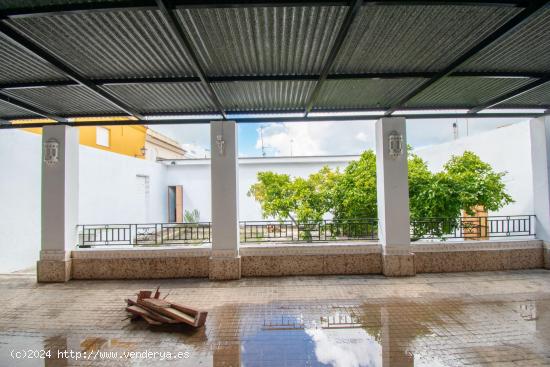 GRAN CASA CON GARAJE Y AZOTEA PROPIA EN PATERNA DE RIVERA - CADIZ