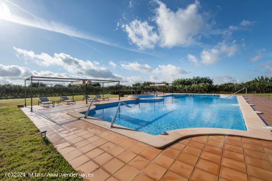 VILLA RUSTICA CON LICENCIA VACACIONAL EN VENTA EN LLUCMAJOR - BALEARES