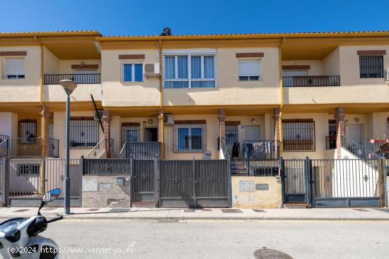 ADOSADA EN AMBROZ CON PATIO DE 60M2. - GRANADA