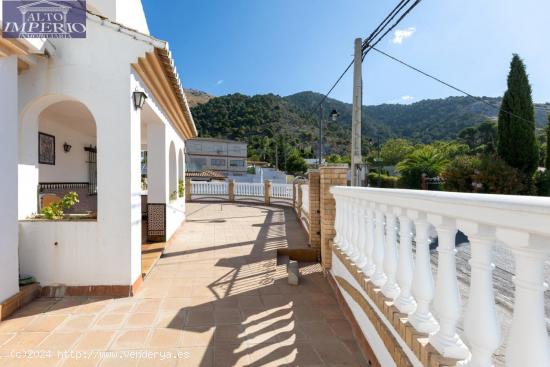 EN ALFACAR: UNA GRAN CASA PARA UNA GRAN FAMILIA - GRANADA