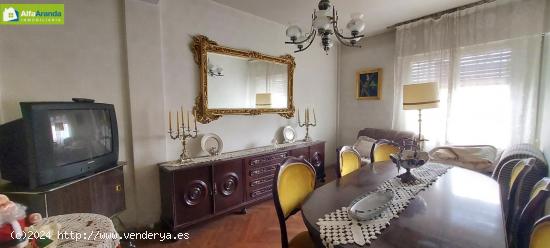 VIVIENDA DE 3 DORMITORIOS CON PLAZA DE GARAJE  EN CALLE SANTIAGO - BURGOS