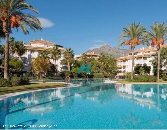 Ático en venta en La Dama de Noche-La Alzambra, Marbella - MALAGA