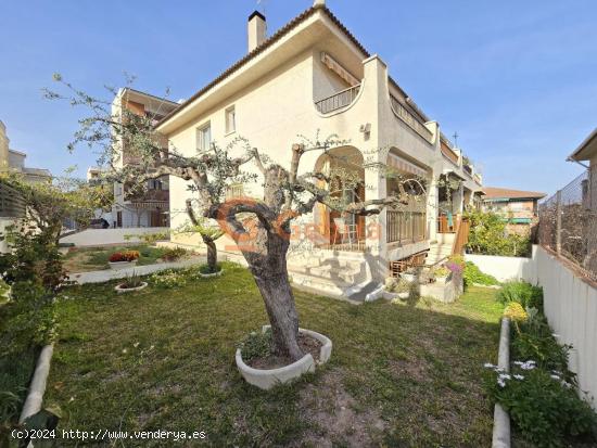  CASA ADOSADA ESQUINERA CON JARDIN PRIVADO - TARRAGONA 