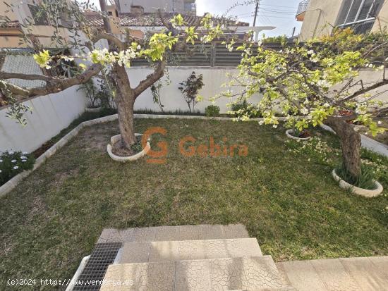 CASA ADOSADA ESQUINERA CON JARDIN PRIVADO - TARRAGONA