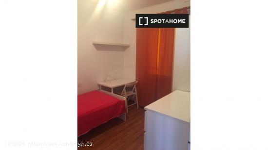 Cómoda habitación en alquiler en apartamento de 3 dormitorios, cerca de Casa Lleó Morera, L'Esque