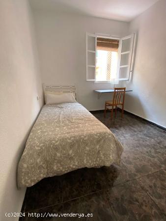 Alquiler de habitaciones en piso de 4 dormitorios en La Malva-Rosa - VALENCIA