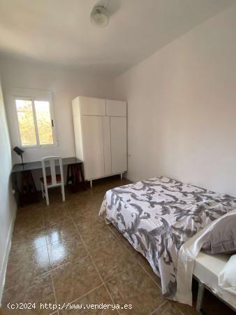 Alquiler de habitaciones en piso de 4 dormitorios en La Malva-Rosa - VALENCIA