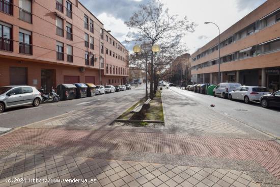 Estupendo piso junto C.C. Serrallo Plaza con piscina y garaje! - GRANADA