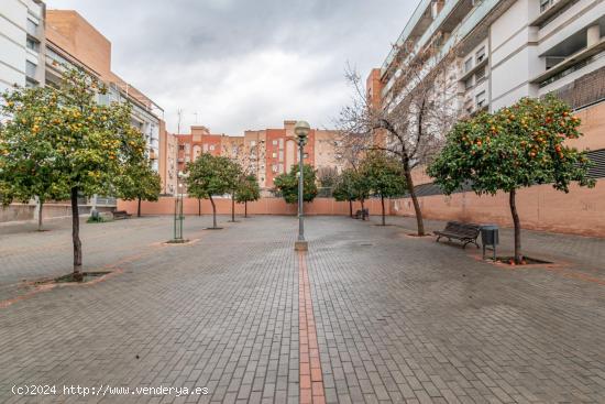 Estupendo piso junto C.C. Serrallo Plaza con piscina y garaje! - GRANADA