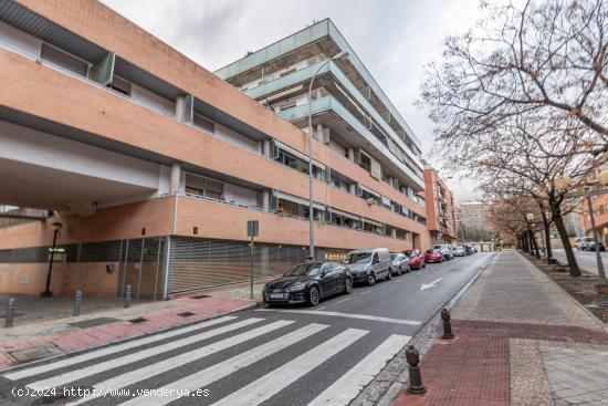 Estupendo piso junto C.C. Serrallo Plaza con piscina y garaje! - GRANADA