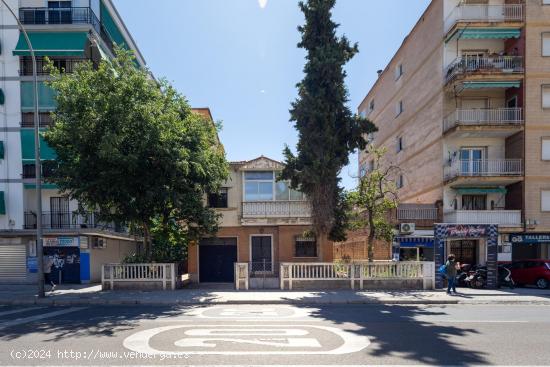  Oportunidad casa en pleno Centro Avda Dilar con Avda America - GRANADA 