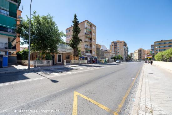 Oportunidad casa en pleno Centro Avda Dilar con Avda America - GRANADA