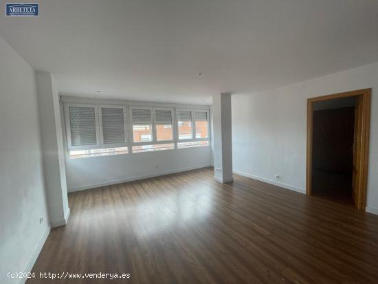 INMOBILIARIA ARBETETA VENDE PISO DE CUATRO HABITACIONES EN LA ZONA DE AVDA CASTILLA - GUADALAJARA