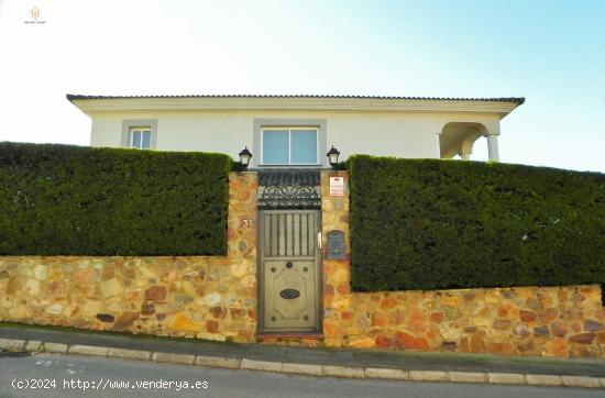 EMPIRE HOMES VENDE Chalet en  La Sierrilla  (Cáceres) - CACERES