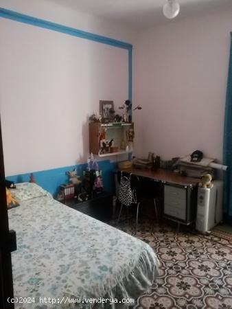 Casa Plurifamiliar sin vecinos y con garajes en el centro de la ciudad