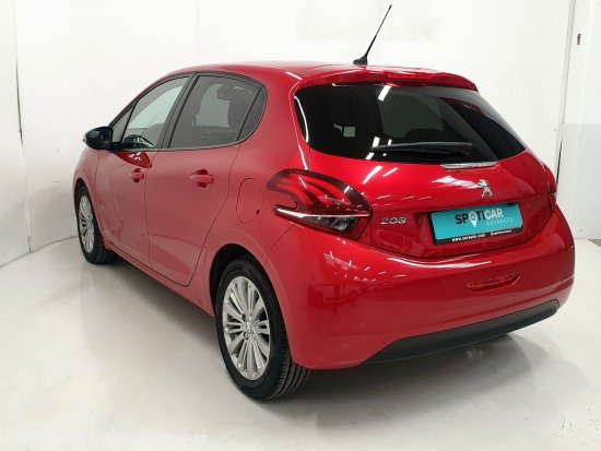 Peugeot 208  5P  1.2L PureTech 60KW (82CV) Signature - SANT FRUITOS DE BAGES