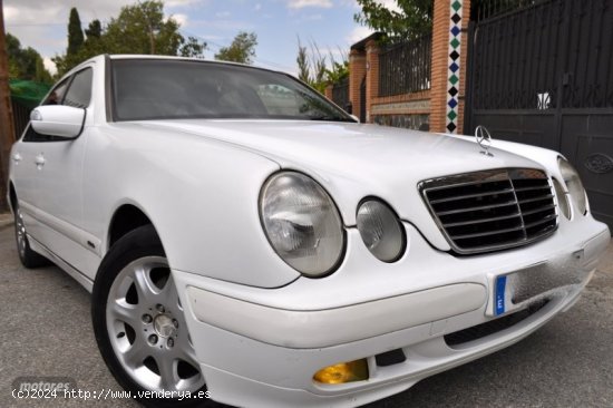 Mercedes Clase E 200 CDI AUT ELEGANCE-KLIMATIZADOR-ALARMA-LLANTAS de 2001 con 467.000 Km por 2.300 E