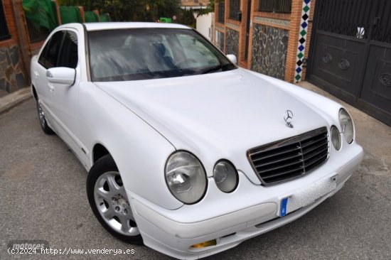 Mercedes Clase E 200 CDI AUT ELEGANCE-KLIMATIZADOR-ALARMA-LLANTAS de 2001 con 467.000 Km por 2.300 E