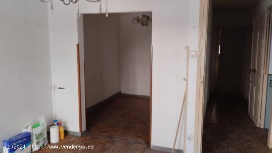 PISO EN VENTA ZONA CANDELARIA, PARA REFORMA/REHABILITACIÓN - ZAMORA