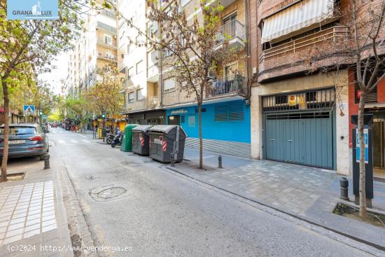 PLAZA DE GARAJE EN PEDRO ANTONIO DE ALARCON - GRANADA